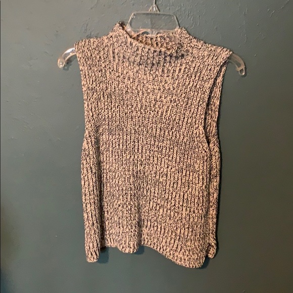 Cropped Mock Neck Sweater - Picture 3 of 3